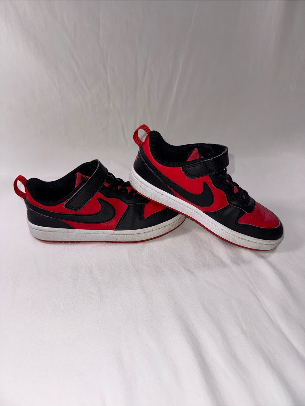 Nike Kids Black and Red Velcro Low-Top Sneakers